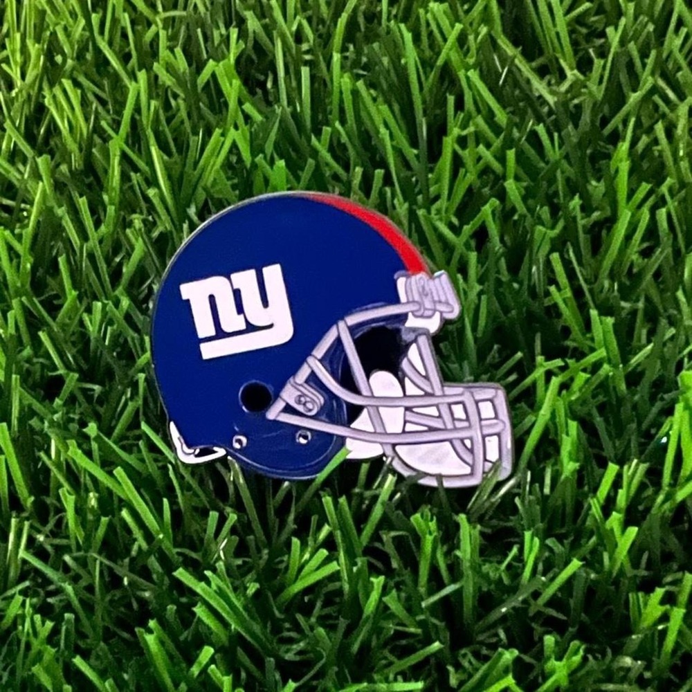 Giants pin